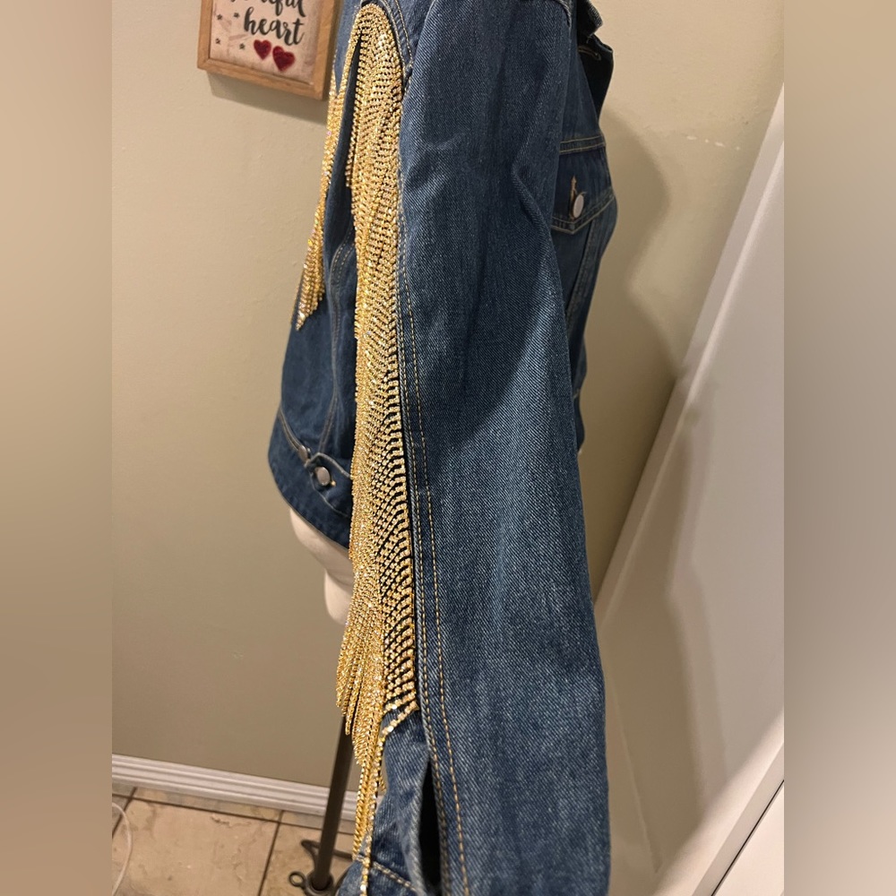 Don’t miss out this gorgeous jacket! Denim Jacket..Size S - Picture 9 of 16